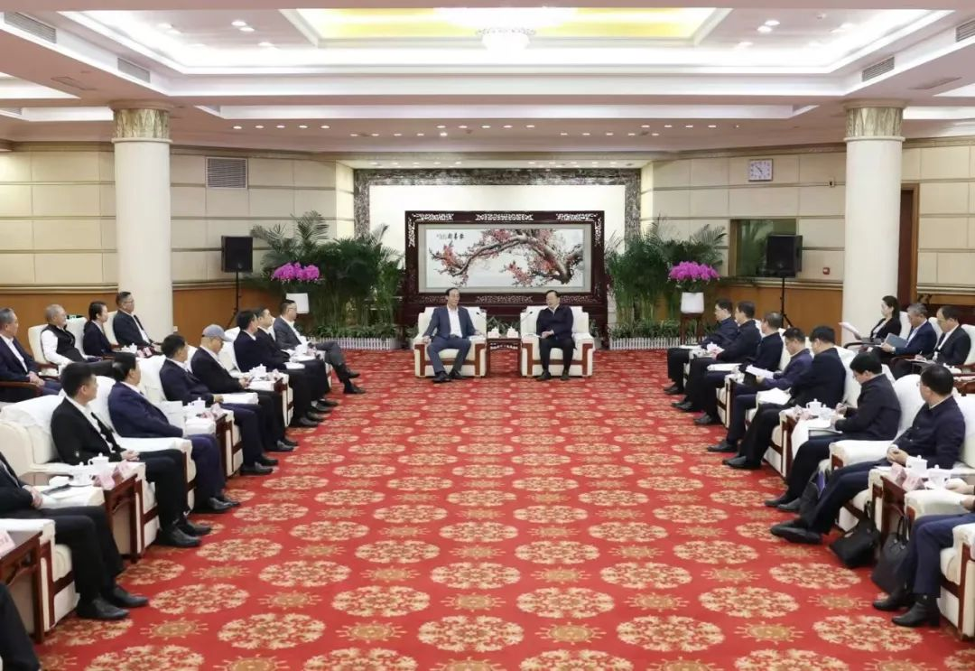今年会官方网站集团董事长李军受邀出席华中科技大学第十六届企业家论坛，并发表演讲